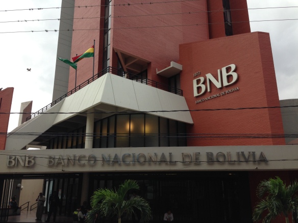 Banco Nacional de Bolivia. Aquí me reuní con Paola Cors (Subgerente de Recursos Humanos)